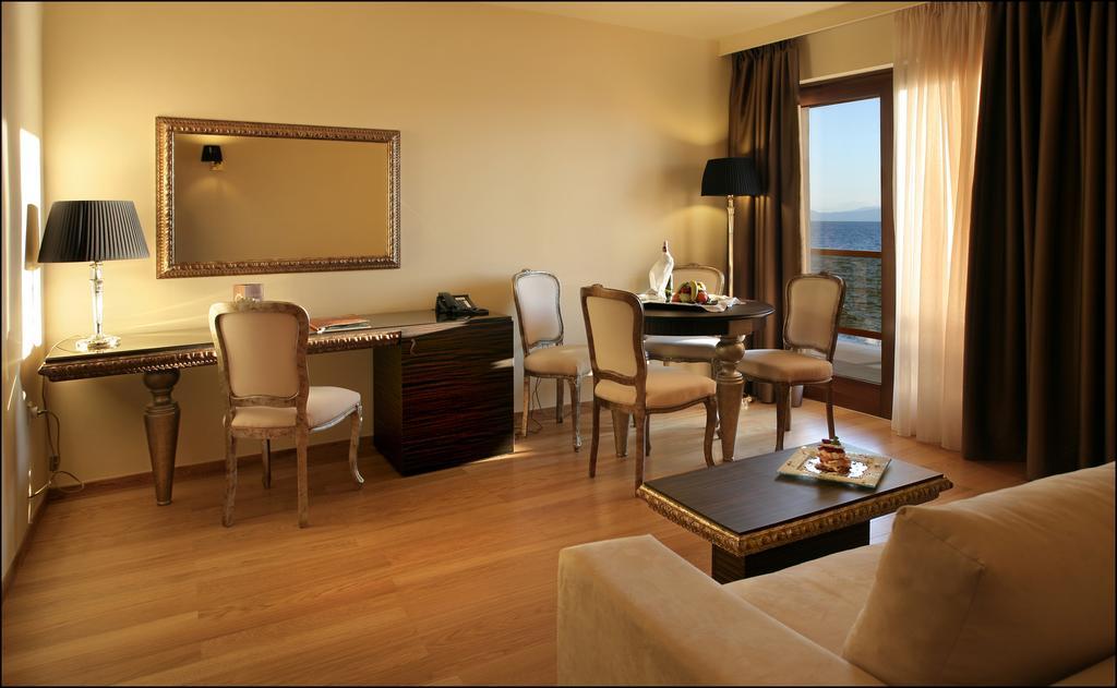 Deluxe Suite,698982081:JPEG